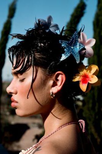 Pince à cheveux étoile de mer à strass par en Blue - Urban Outfitters - Modalova