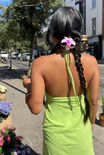 Pince à griffes en forme de fleur tropicale par en - Urban Outfitters - Modalova
