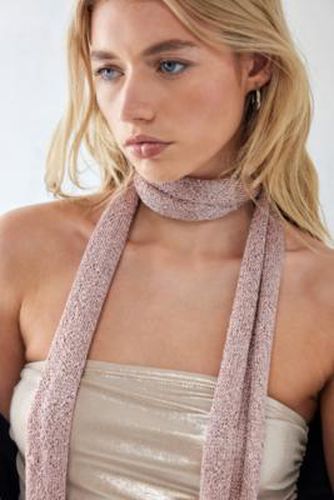 UO Mermaid Knit Scarf par en Pink - Urban Outfitters - Modalova