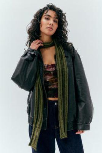 UO Laddered Knitted Scarf par en Dark Green - Urban Outfitters - Modalova