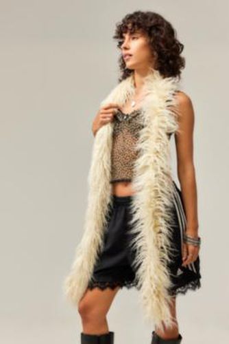 UO Trish Faux Fur Scarf par en taille: TAILLE UNIQUE - Urban Outfitters - Modalova