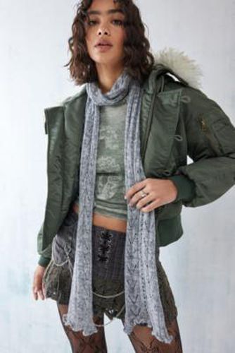 UO - Écharpe en tricot à point de surjet Olga par en Gris - Urban Outfitters - Modalova