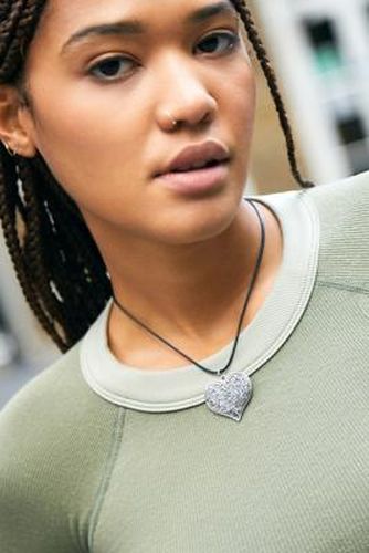 Collier doté d'un large pendentif caur - Silence + Noise - Modalova