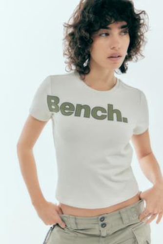 T-shirt baby, exclusivité UO en Crème taille: Small - Bench - Modalova