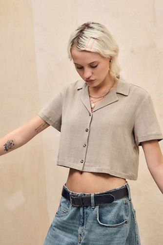 Chemise courte en lin UO par en taille: XS - Urban Outfitters - Modalova