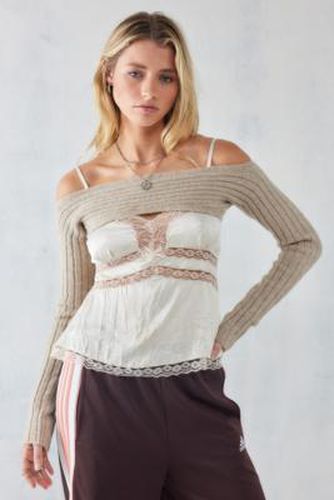 UO - Boléro en tricot douillet à épaules dénudées par en Beige taille: Small - Urban Outfitters - Modalova