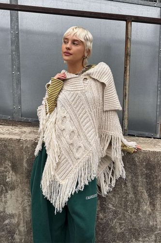 Poncho à franges UO par en taille: Medium/Large - Urban Outfitters - Modalova