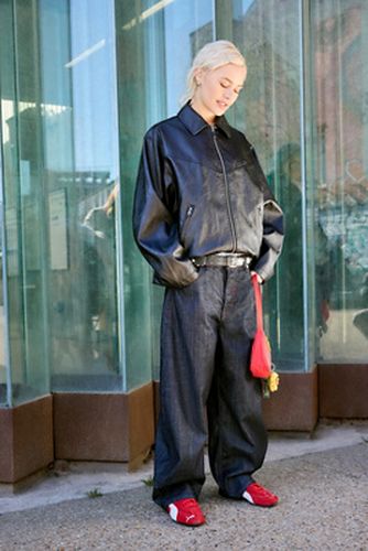 Veste bomber en simili cuir Fran en taille: Small - BDG - Modalova