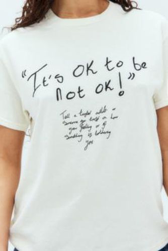 UO X EveryYouth Paige Stephens C'est Ok T-Shirt par en White taille: XS - Urban Outfitters - Modalova