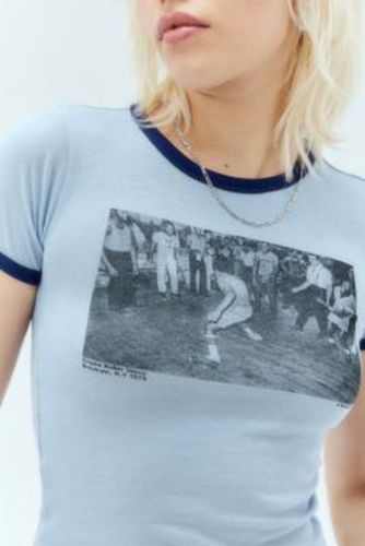 UO Bill Bernstein Roller Disco Ringer T-Shirt par en taille: XS - Urban Outfitters - Modalova