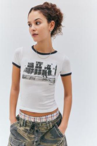 UO - T-shirt Museum Of Youth Culture aux bordures contrastantes par en taille: XS - Urban Outfitters - Modalova