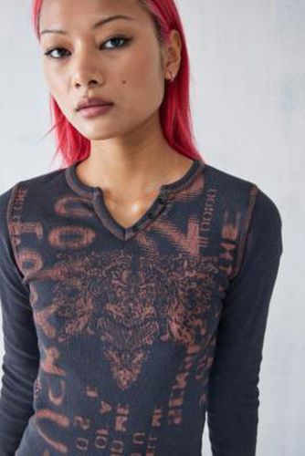 UO - T-shirt Henley côtelé à motif estampe - Urban Outfitters - Modalova