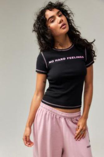 T-shirt bébé UO No Hard Feelings par en Noir taille: XS - Urban Outfitters - Modalova
