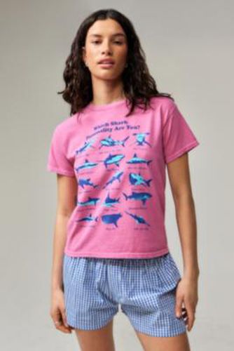 UO - T-shirt Shark Personality par en Rose taille: Medium/Large - Urban Outfitters - Modalova