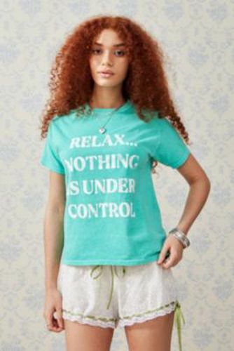T-shirt UO Relax Rien n'est sous contrôle par en Vert taille: Medium/Large - Urban Outfitters - Modalova
