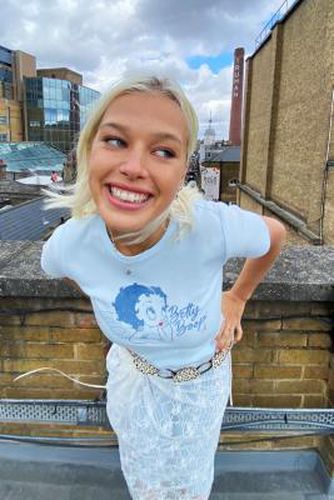 UO - T-shirt baby Betty Boop bleu par taille: XS - Urban Outfitters - Modalova