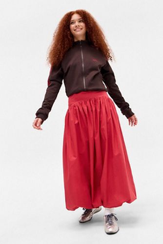 UO Mindi Bubble Maxi Skirt par en taille: XS - Urban Outfitters - Modalova