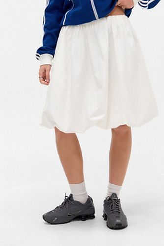 UO Lori Awkward Bubble Midi Skirt par en taille: XS - Urban Outfitters - Modalova