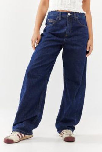 Jeans boyfriend cintré à l'arrière bleu délavé et indigo Logan en taille: 28W 34L - BDG - Modalova