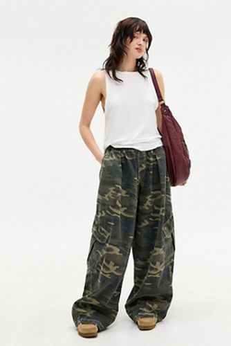 Pantalon Cocoon Camouflage Bobbi en taille: XS - BDG - Modalova