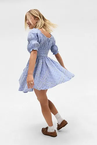 Sofia Smocked Tie-Front Bow Mini Dress en taille: Small - Kimchi Blue - Modalova