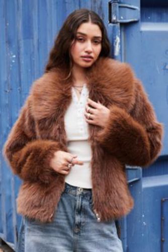 Kimchi Blue Faux Fur Coat en taille: Small - Urban Outfitters - Modalova