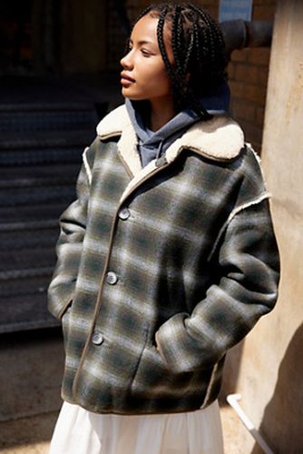 Checked Borg Reversible Jacket en taille: TTP - BDG - Modalova