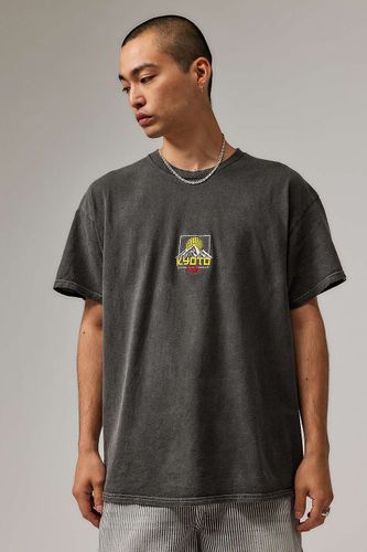 UO Black Kyoto Embroidered T-shirt par en taille: TTP - Urban Outfitters - Modalova