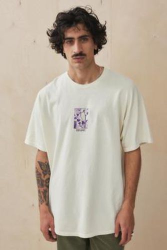 UO - T-Shirt Elegance écru par en taille: Small - Urban Outfitters - Modalova