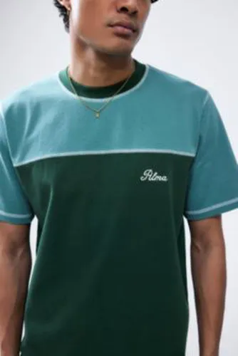 UO Exclusif Cover Stitch T-Shirt en Vert taille: Medium - Alma de Ace - Modalova