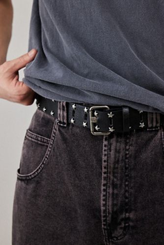 UO Black Star Studded Belt par en taille: Small/Medium - Urban Outfitters - Modalova