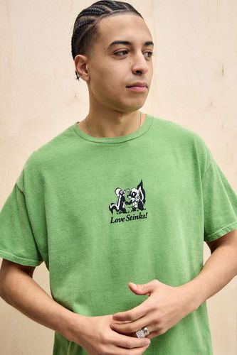 UO Green Love Stinks T-Shirt par en taille: TTP - Urban Outfitters - Modalova