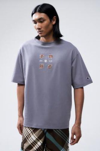 T-shirt japonais en béton UO Exclusif en Gris taille: Small - Champion - Modalova