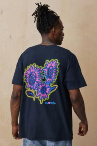 UO Florale Violette T-Shirt par taille: TTP - Urban Outfitters - Modalova