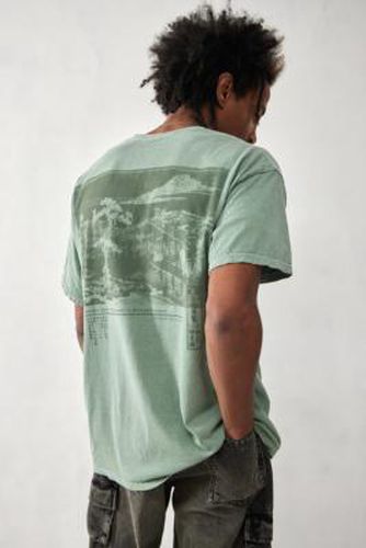 UO - T-shirt à imprimé paysager Hokusai sauge par en taille: Small - Urban Outfitters - Modalova