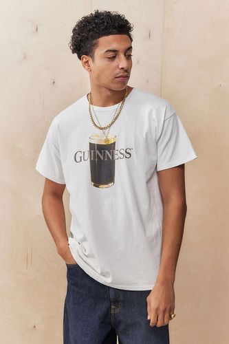 UO Exclusive White Guinness T-Shirt en taille: Small - Basic Pleasure Mode - Modalova