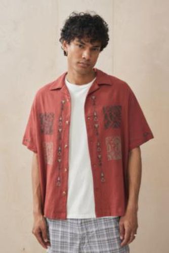 Chemise à carreaux brodée rouge UO par taille: XS - Urban Outfitters - Modalova