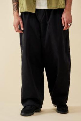 Pantalon coupe ballon noir délavé en taille: 26W 32L - BDG - Modalova