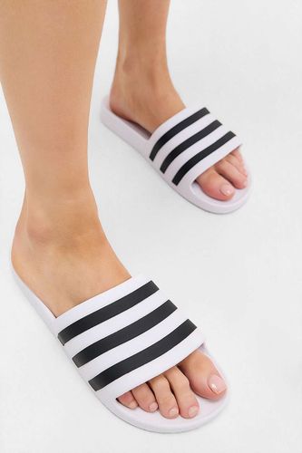 Sandales Adilette blanches en taille: UK 5 - adidas - Modalova