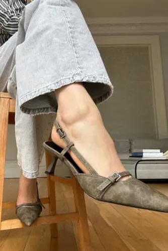 UO - Chaussures à petits talons avec bride arrière Capri par taille: UK 4 - Urban Outfitters - Modalova