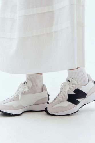 Baskets 327 blanches et noires en taille: UK 4 - New Balance - Modalova