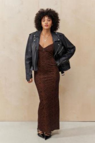 Robe longue en velours imprimé léopard UO Renae par en taille: TTP - Urban Outfitters - Modalova