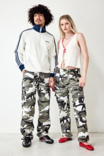 Salvaged Deadstock - Pantalon cargo camouflage en taille: 32 F - Urban Renewal - Modalova