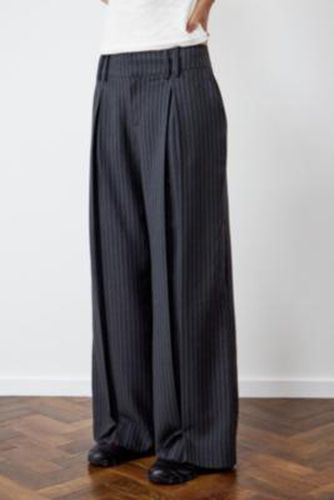 Pantalon ample à fines rayures Ama charbon et blanc en taille: XS - Archive UO - Modalova