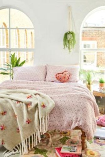 Ensemble de Couette Rosie Florale Douillet Froissé par en taille: Double - Urban Outfitters - Modalova