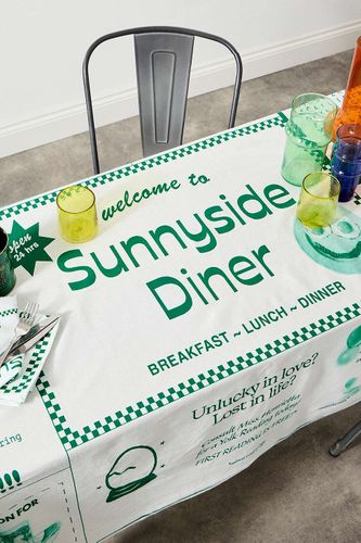Sunnyside Tablecloth par en Vert foncé taille: TAILLE UNIQUE - Urban Outfitters - Modalova