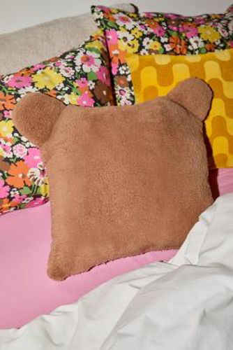 Coussin en polaire à oreilles d'ours en peluche en Marron foncé taille: TAILLE UNIQUE - Urban Outfitters - Modalova