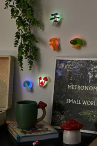 Lot de lampes LED en forme de champignons, exclusivité UO par en Variées - Urban Outfitters - Modalova