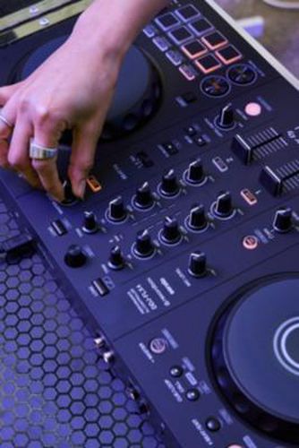 Pioneer DJ - Contrôleur DDJ-FLX4 DJ par en Noir - Pioneer DJ. - Modalova