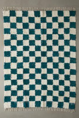 Checkerboard 5x7 Rug par - Urban Outfitters - Modalova